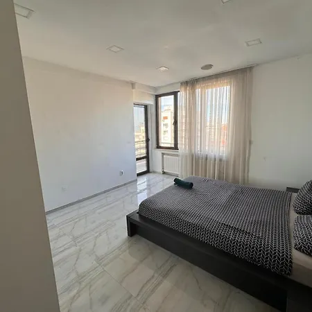 Penthouse Above The Center Bucharest